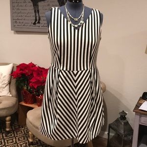 Fun stripped dress in size XL with pockets